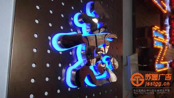 不銹鋼發(fā)光字在設(shè)計與做工對招牌有哪些要求